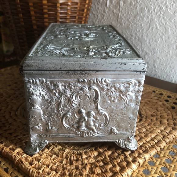 Ornate Silver-tone Heavy Cast Metal French Courtesan Scene Jewelry Box w/Velvet - Picture 15 of 16